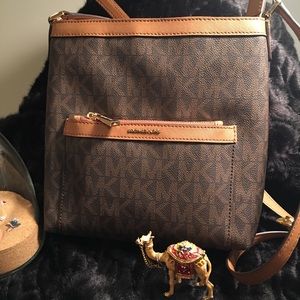 Michael Kors “Morgan” Medium Messenger Bag 💼
